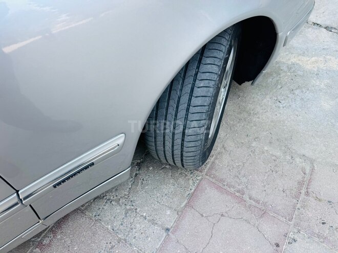 Mercedes E 220-5