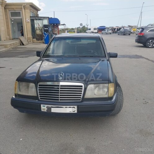 Mercedes 220 E-1