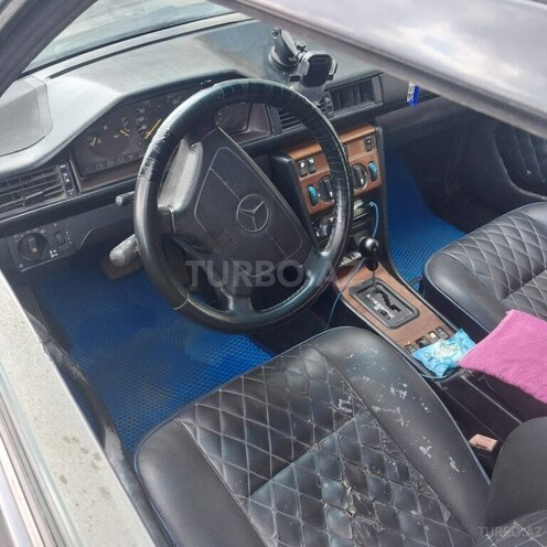 Mercedes 220 E-6