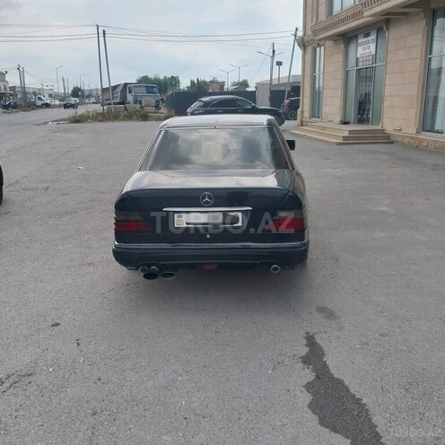 Mercedes 220 E-2
