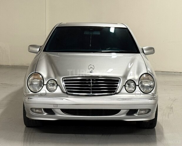 Mercedes E 220-1