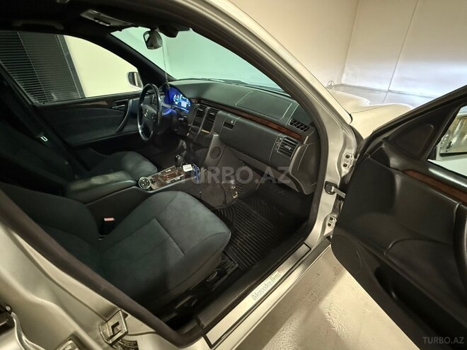 Mercedes E 220-12