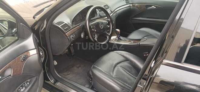 Mercedes E 220-11