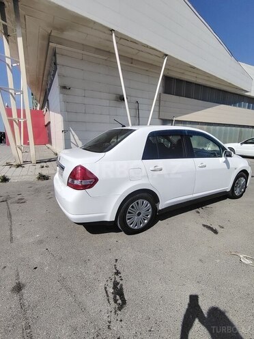 Nissan Tiida-5
