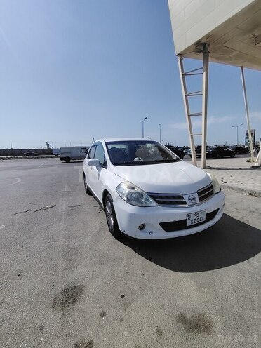 Nissan Tiida-4