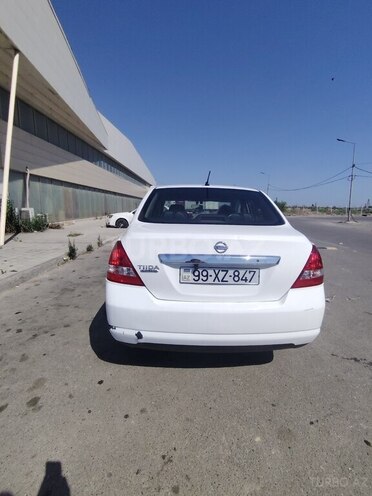 Nissan Tiida-6