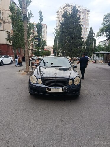 Mercedes E 220-1