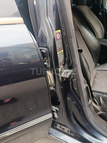 Mercedes E 220-12
