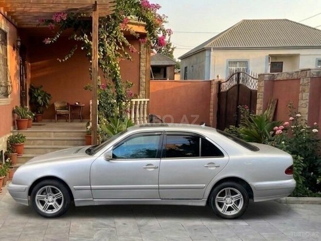 Mercedes E 230-2