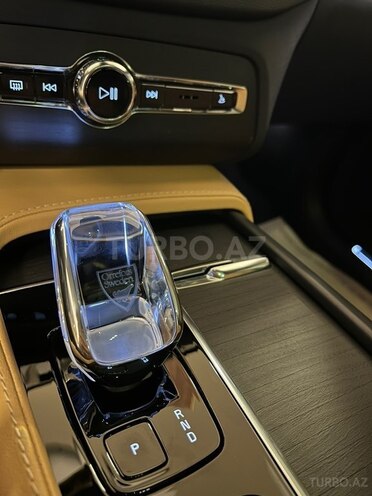 Volvo XC90-11
