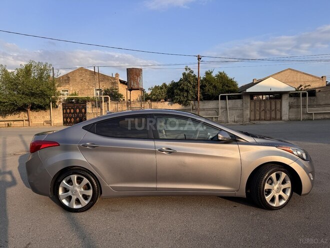 Hyundai Elantra-6
