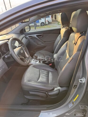 Hyundai Elantra-10