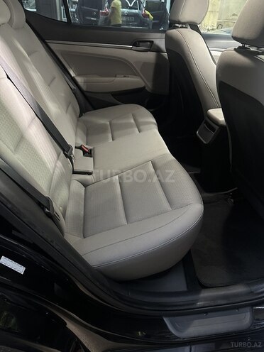 Hyundai Elantra-10