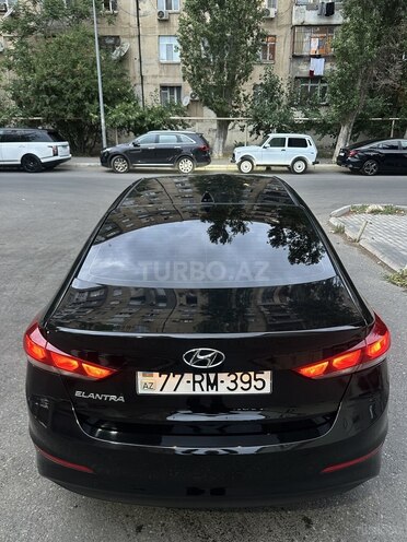 Hyundai Elantra-4