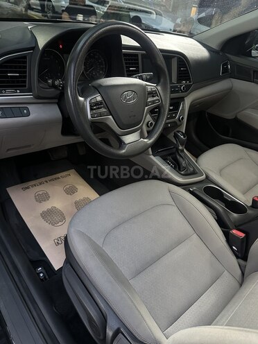 Hyundai Elantra-9