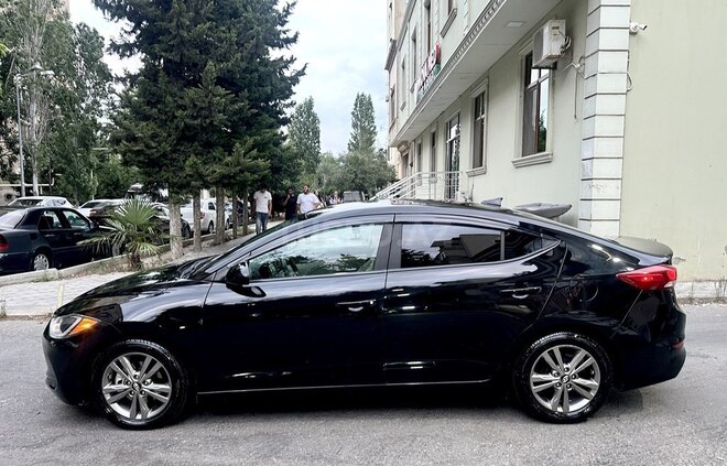 Hyundai Elantra-6