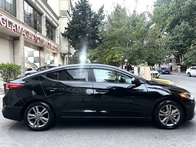Hyundai Elantra-5