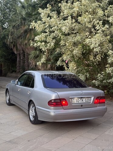 Mercedes E 320-2