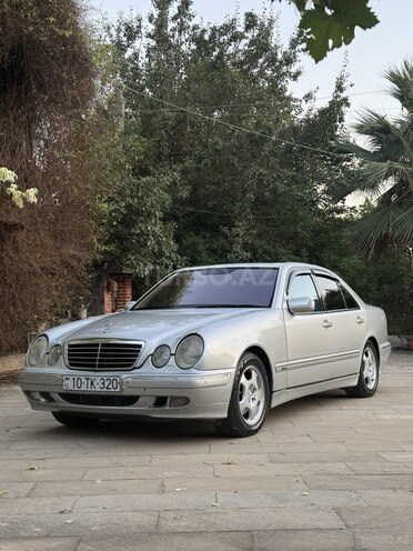Mercedes E 320-1