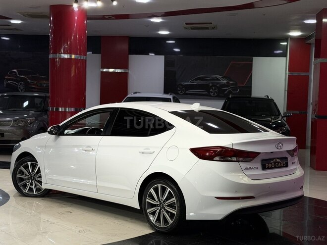 Hyundai Avante-9