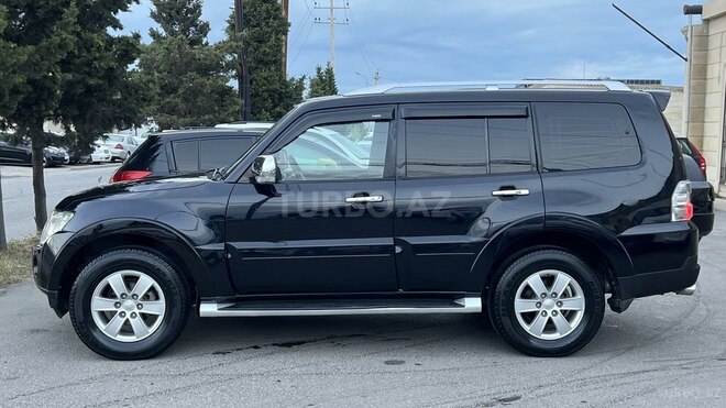 Mitsubishi Pajero-6