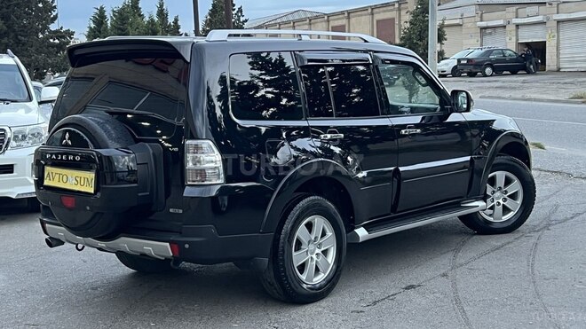 Mitsubishi Pajero-8