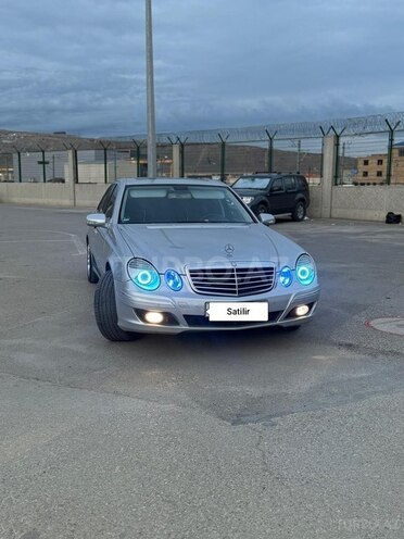 Mercedes E 270-1