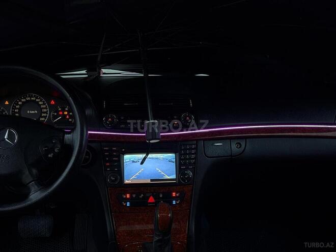 Mercedes E 270-6