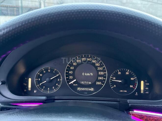 Mercedes E 270-12
