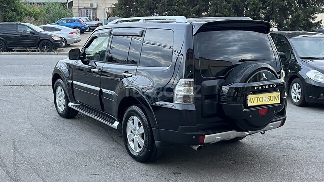 Mitsubishi Pajero-10