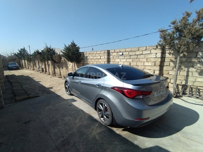 Hyundai Elantra-4