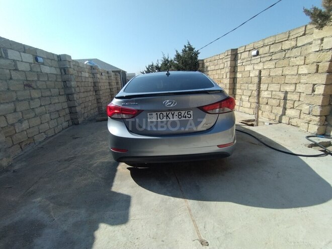 Hyundai Elantra-6