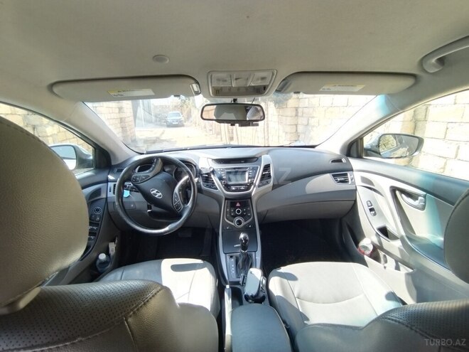 Hyundai Elantra-8