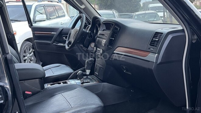 Mitsubishi Pajero-21