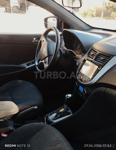 Hyundai Accent-4
