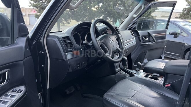 Mitsubishi Pajero-16