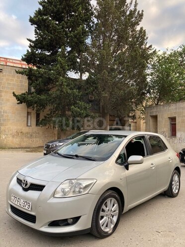 Toyota Auris-2