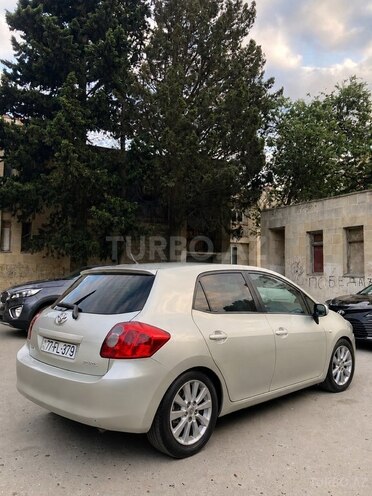 Toyota Auris-4