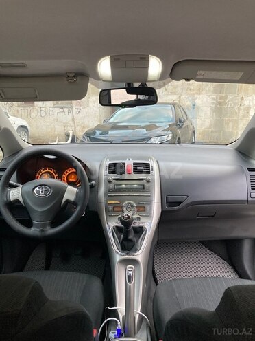 Toyota Auris-7