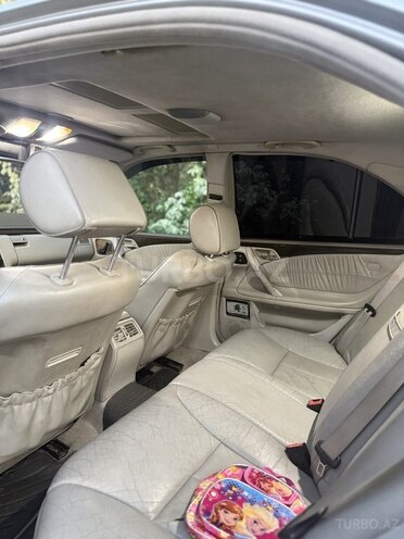 Mercedes E 320-4