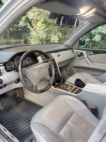 Mercedes E 320-5