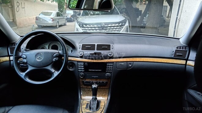 Mercedes E 200-3