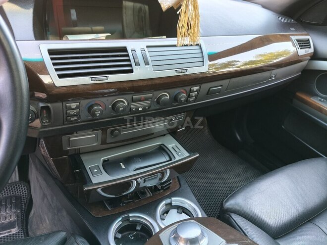 BMW 745-12