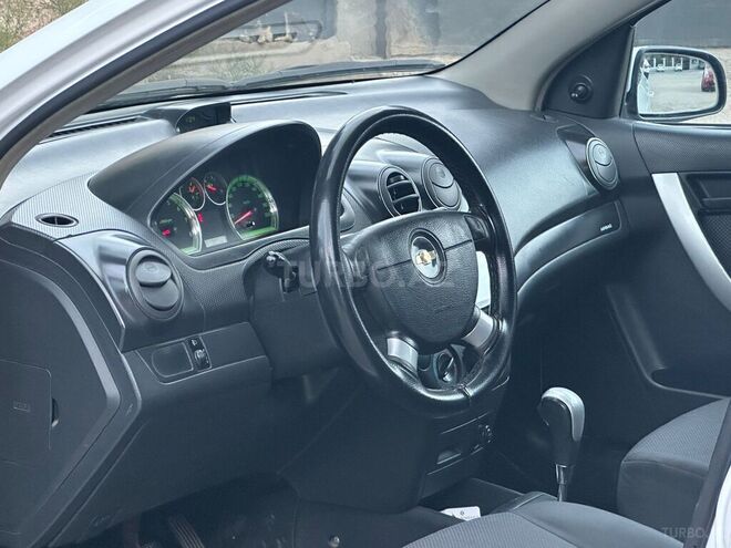 Chevrolet Aveo-16