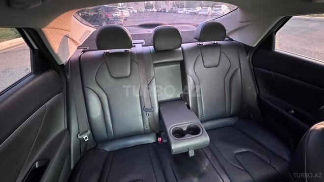 Hyundai Elantra-9