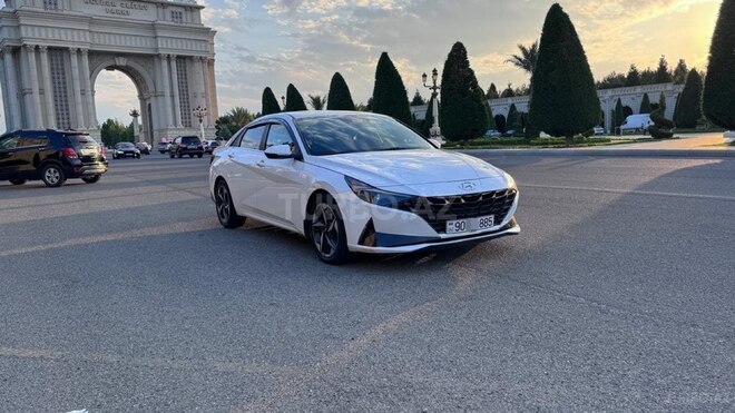 Hyundai Elantra-1