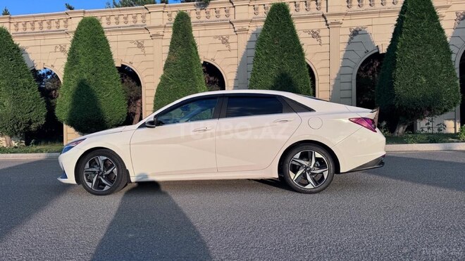 Hyundai Elantra-5