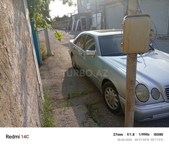 Mercedes E 280 4MATIC-4