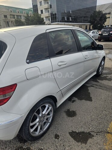 Mercedes B 180-2