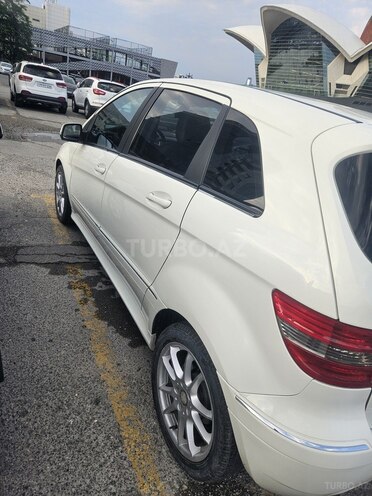 Mercedes B 180-3